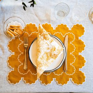 Mantel individual lino doble festón ondas mostaza