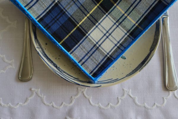 Servilleta algodón a cuadros con festón