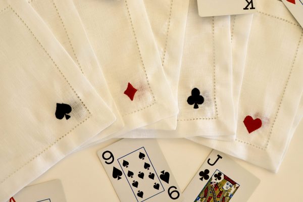 Servilleta de cóctel con motivo de cartas