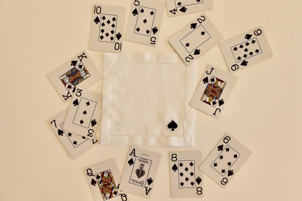 Servilleta de cóctel con motivo de cartas