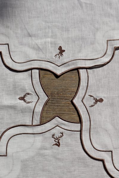 Individual lino perla bordado ciervo